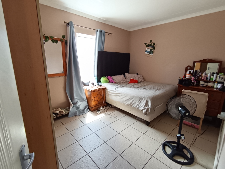 To Let 4 Bedroom Property for Rent in Hoogland Western Cape